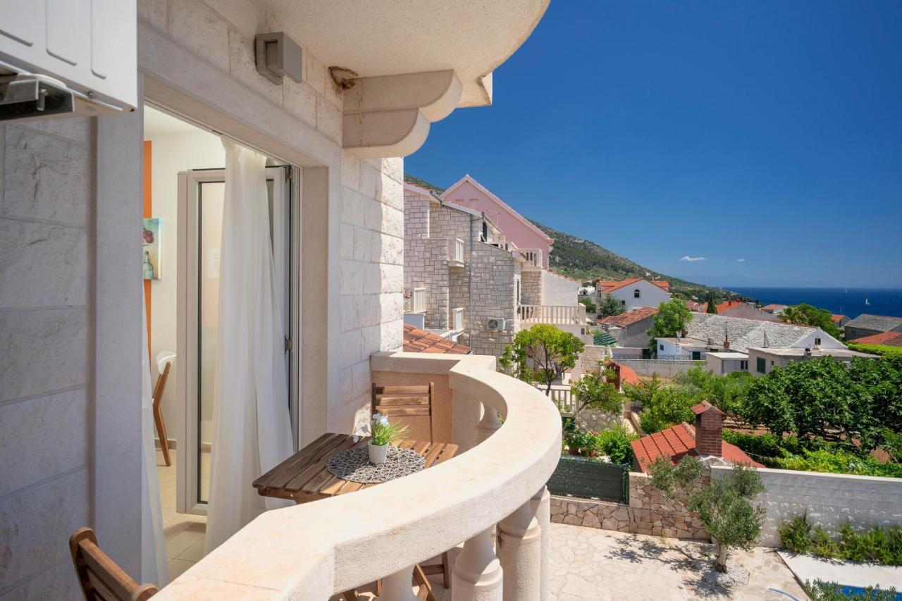 Hektorovic Poolside Apartments ボル エクステリア 写真
